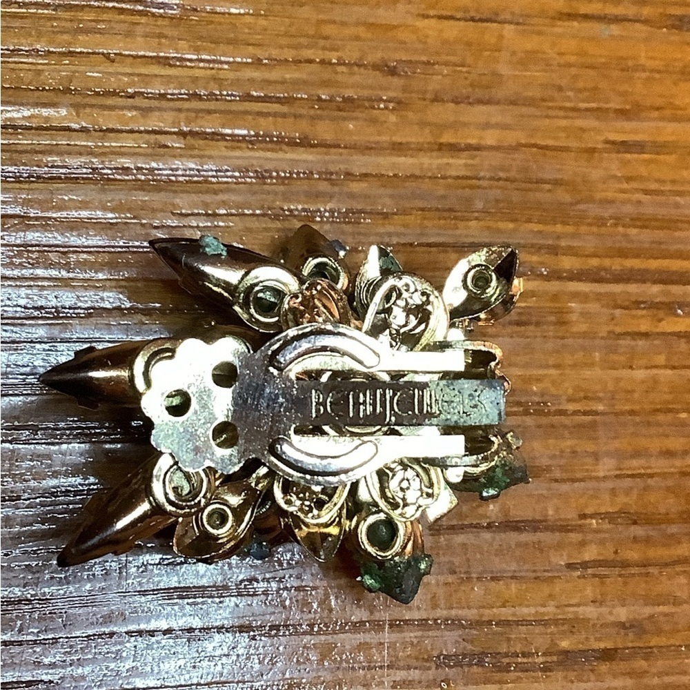 Vintage Beau Jewels Earrings - Picture 4 of 6